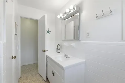 528 Ralph Street Siesta Key FL 34242