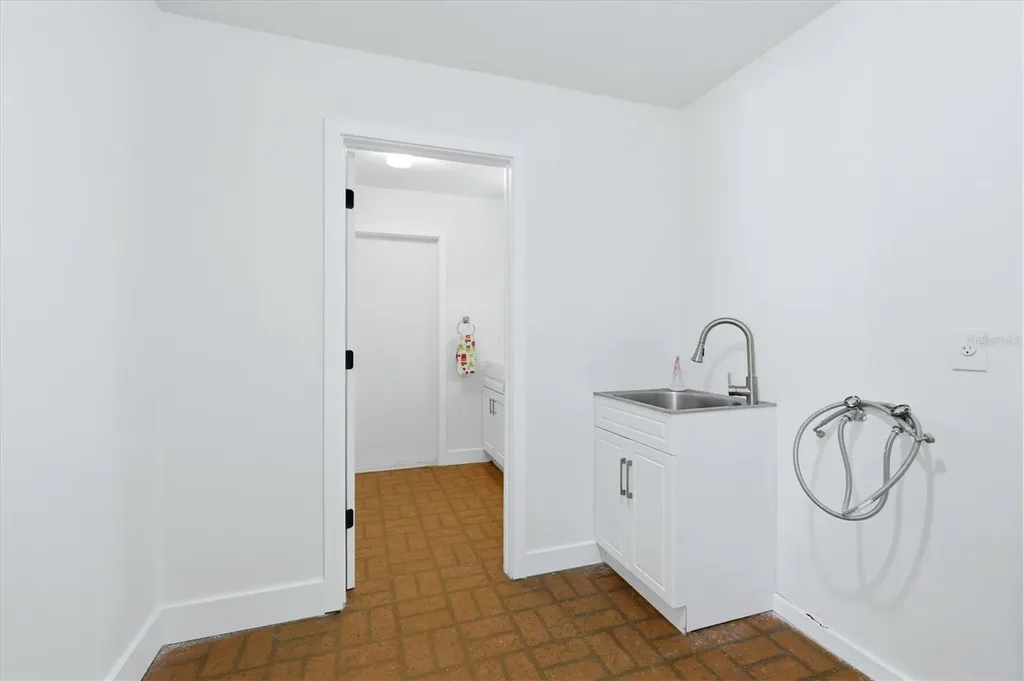 616 Lyons Lane Longboat Key FL 34228