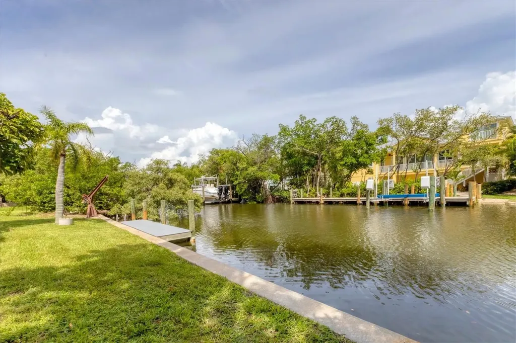 616 Lyons Lane Longboat Key FL 34228