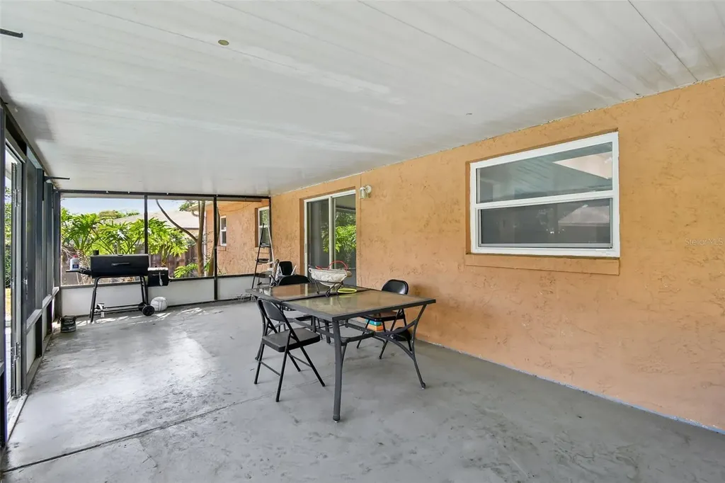 13635 Berkshire Court Grand Island FL 32735