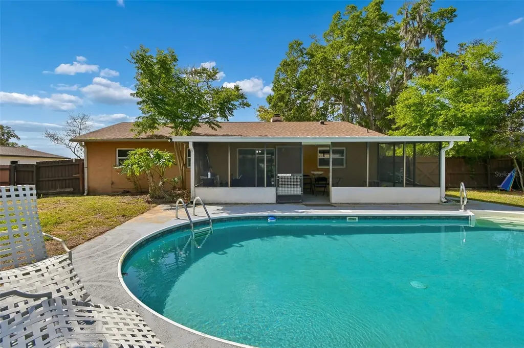 13635 Berkshire Court Grand Island FL 32735