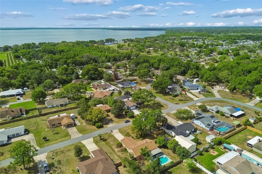 13635 Berkshire Court Grand Island FL 32735