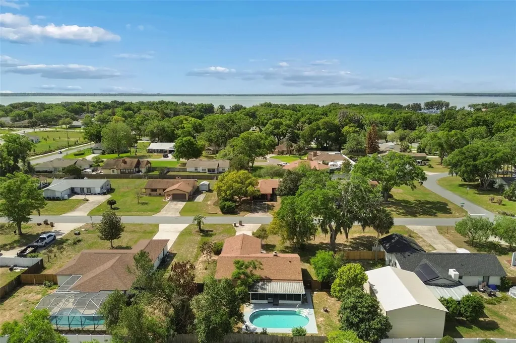 13635 Berkshire Court Grand Island FL 32735