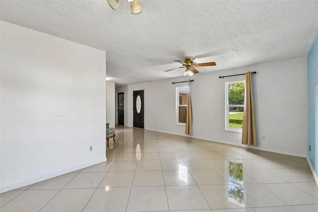 13635 Berkshire Court Grand Island FL 32735