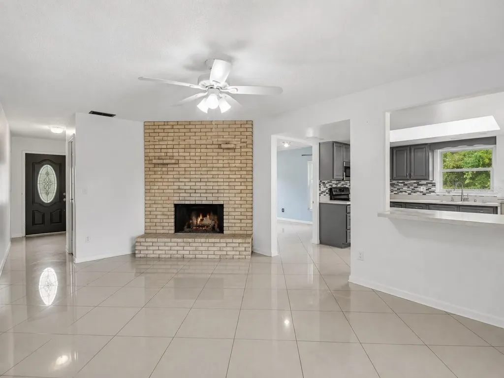 13635 Berkshire Court Grand Island FL 32735