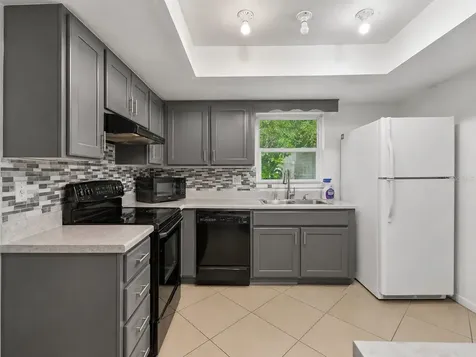 13635 Berkshire Court Grand Island FL 32735