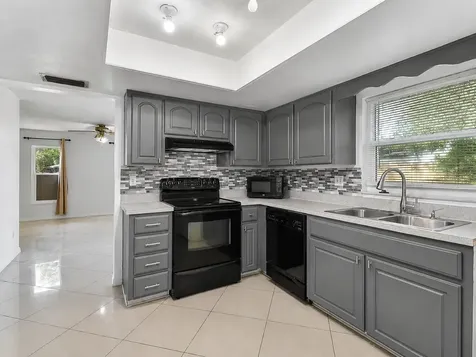 13635 Berkshire Court Grand Island FL 32735