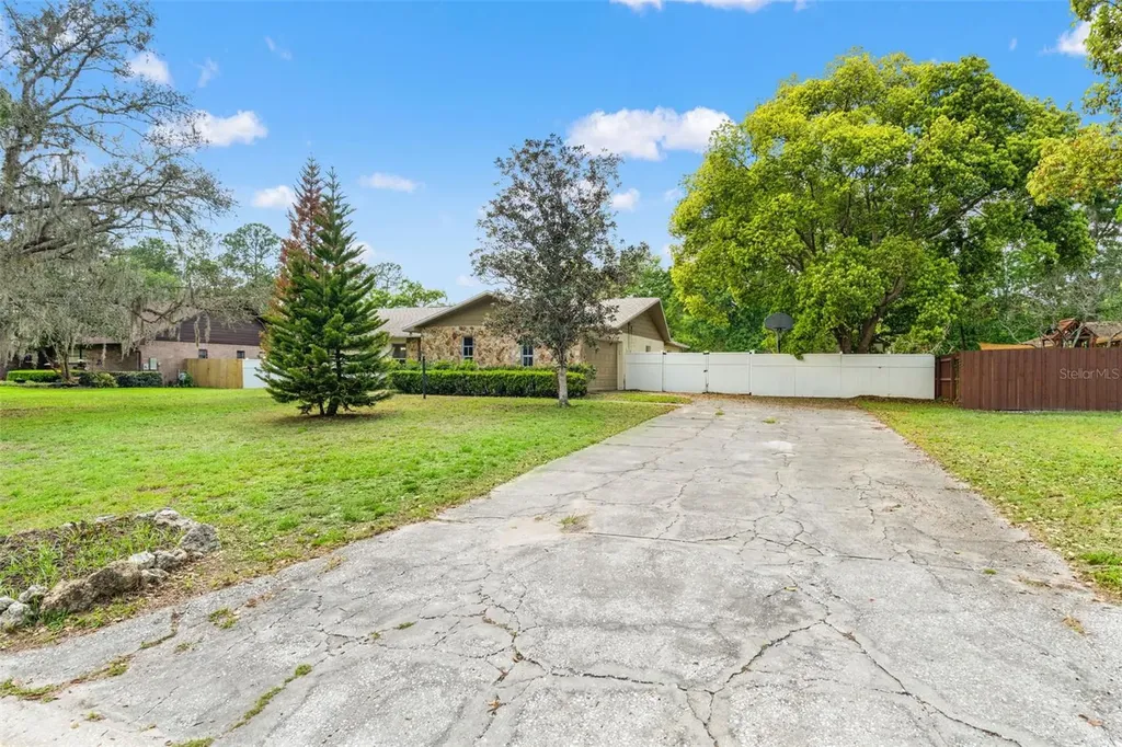 2524 Victarra Circle Lutz FL 33559