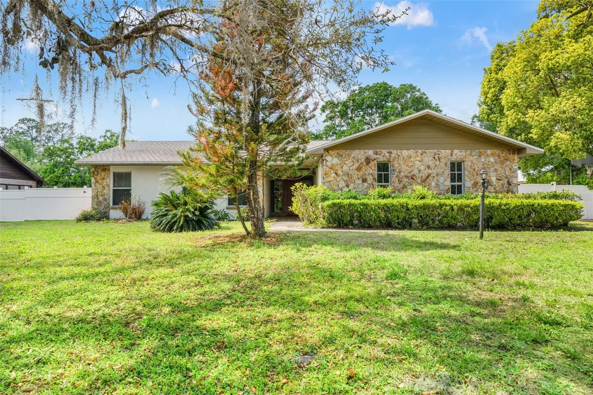 2524 Victarra Circle Lutz FL 33559