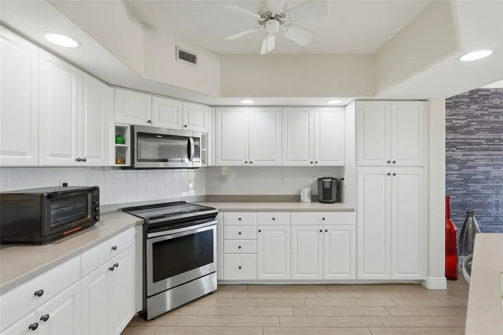 1695 Pinellas Bayway S Tierra Verde FL 33715