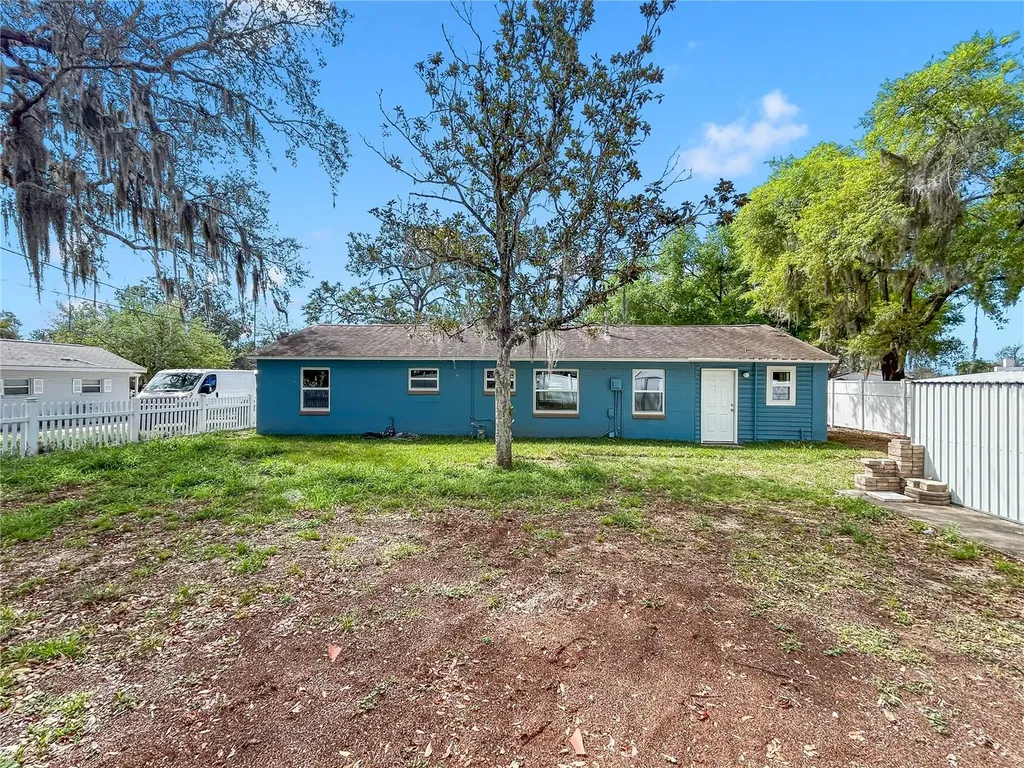 25 E Charlotte Avenue Eustis FL 32726