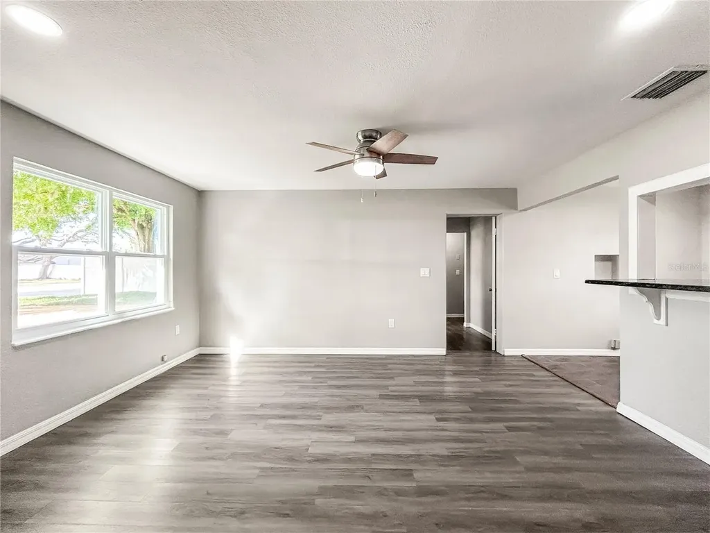 25 E Charlotte Avenue Eustis FL 32726