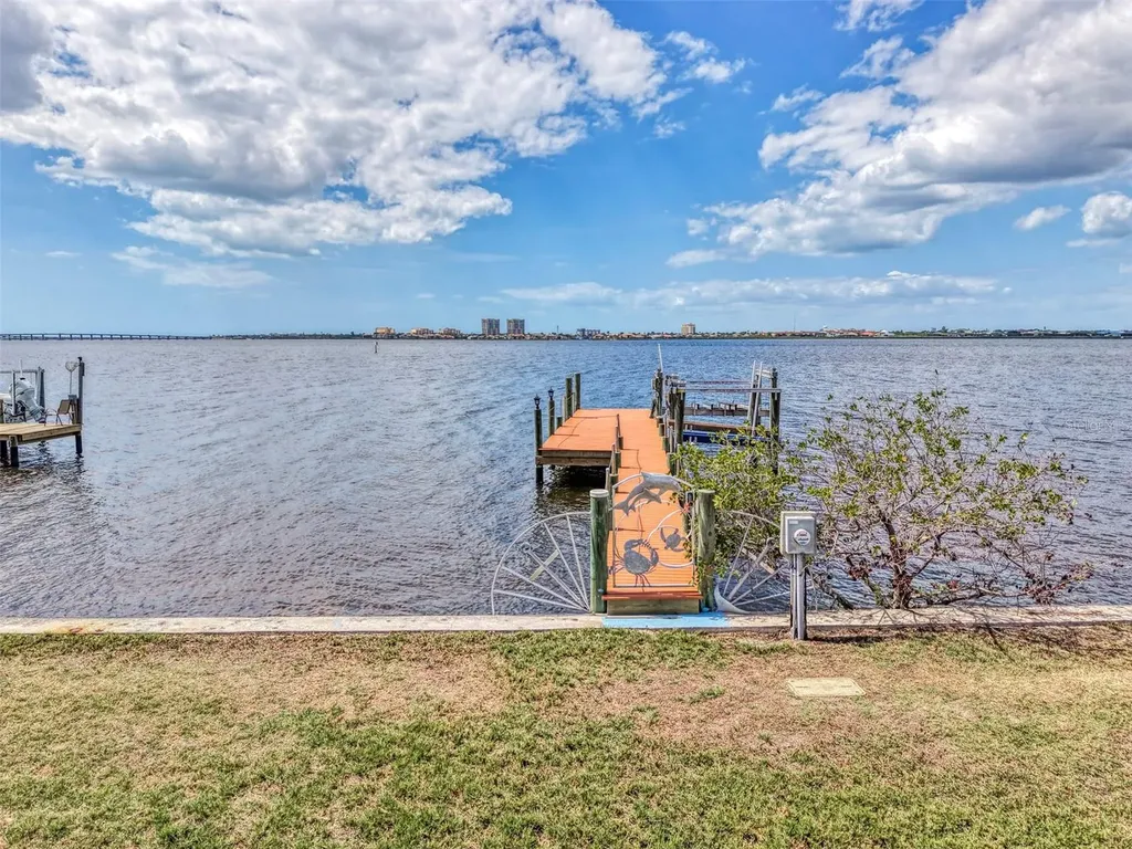 1822 Riverside Drive E Bradenton FL 34208