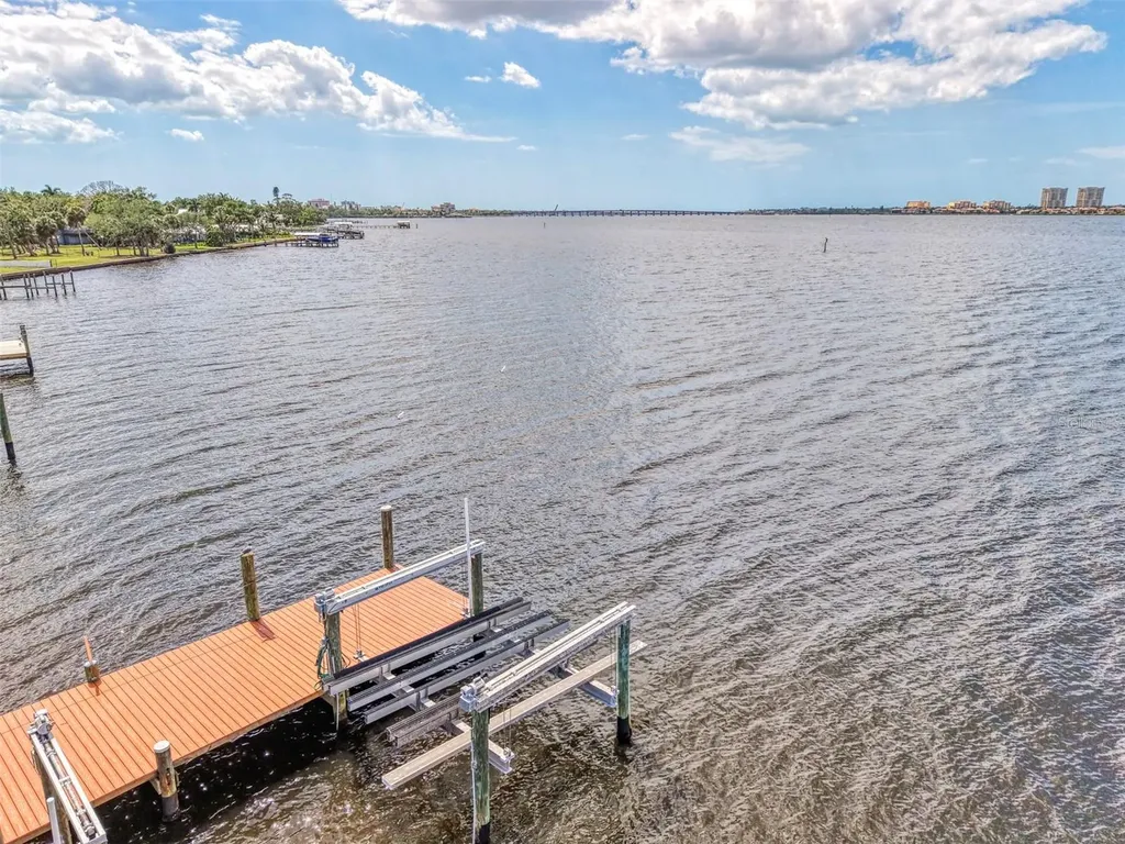 1822 Riverside Drive E Bradenton FL 34208