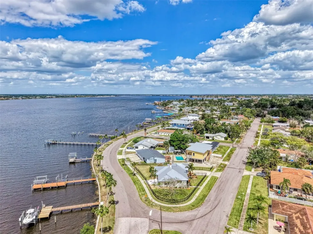 1822 Riverside Drive E Bradenton FL 34208