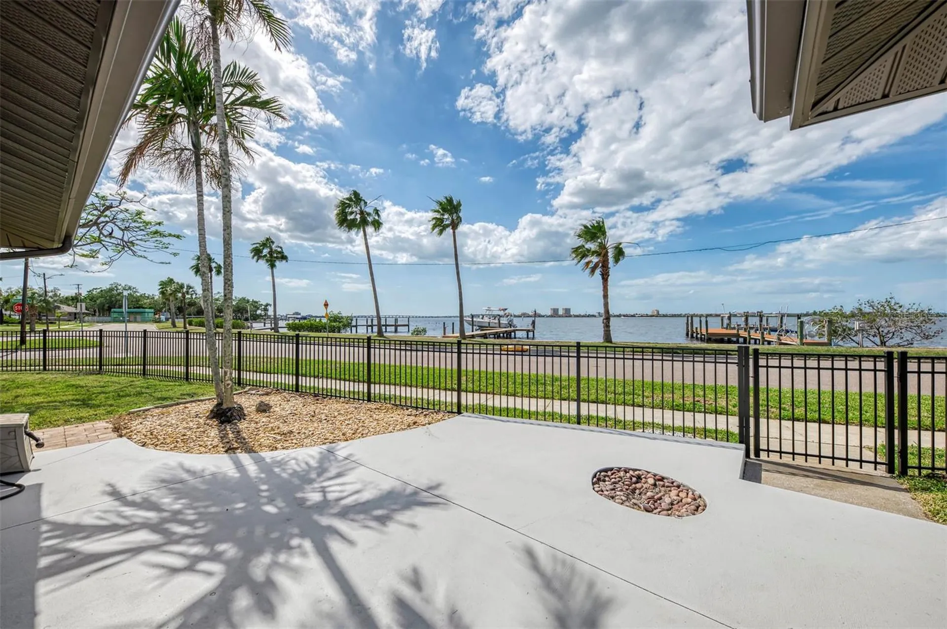 1822 Riverside Drive E Bradenton FL 34208