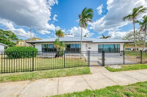 1822 Riverside Drive E Bradenton FL 34208