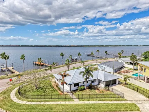 1822 Riverside Drive E Bradenton FL 34208