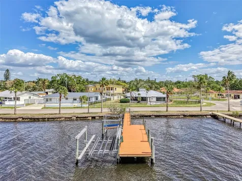 1822 Riverside Drive E Bradenton FL 34208