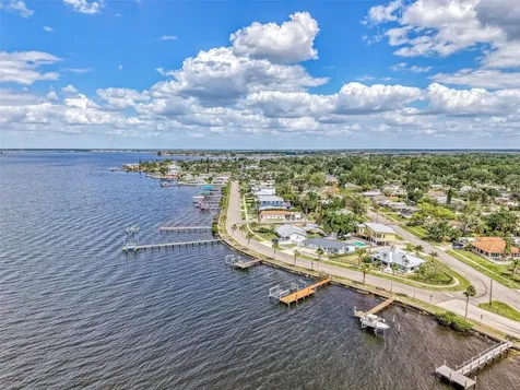 1822 Riverside Drive E Bradenton FL 34208