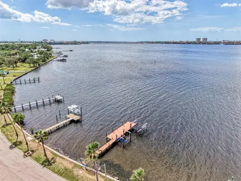 1822 Riverside Drive E Bradenton FL 34208