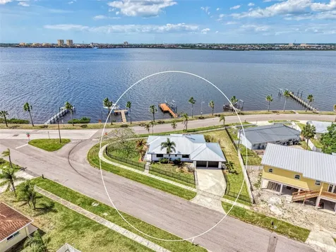 1822 Riverside Drive E Bradenton FL 34208