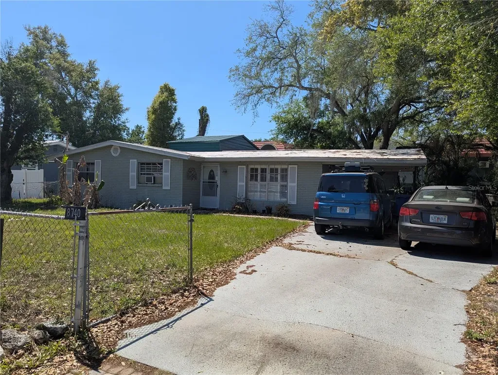 8740 N Tangerine Place Tampa FL 33617
