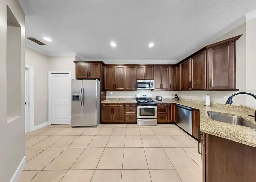 15748 Phoebe Park Avenue Lithia FL 33547
