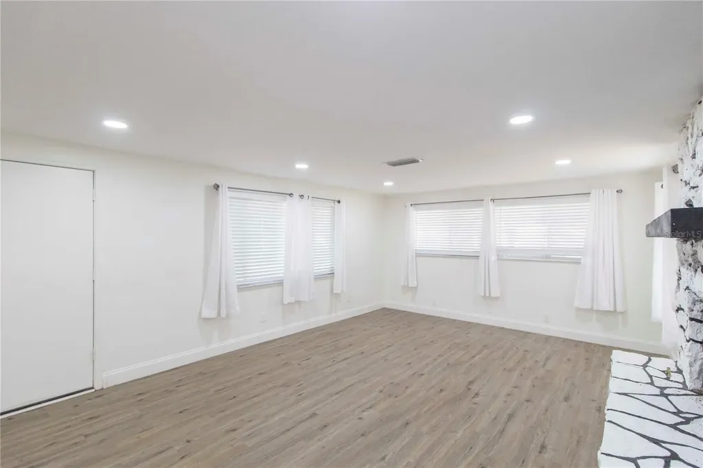 2335 Woodside Way Kissimmee FL 34744