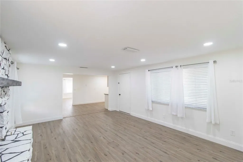 2335 Woodside Way Kissimmee FL 34744