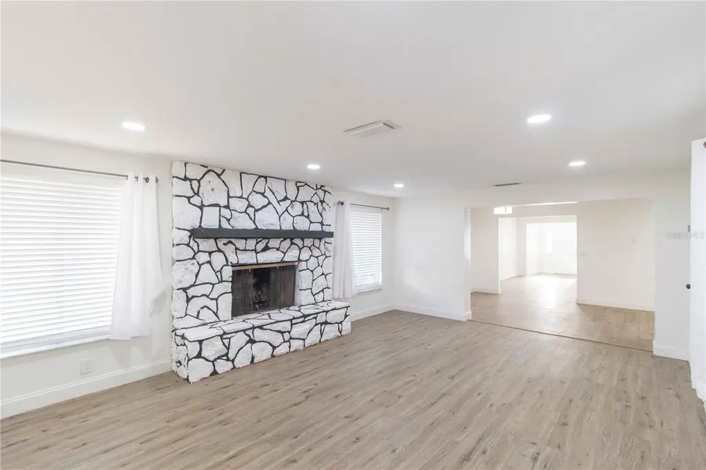 2335 Woodside Way Kissimmee FL 34744