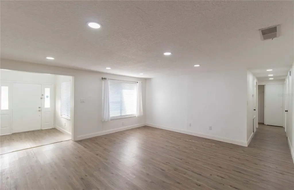 2335 Woodside Way Kissimmee FL 34744