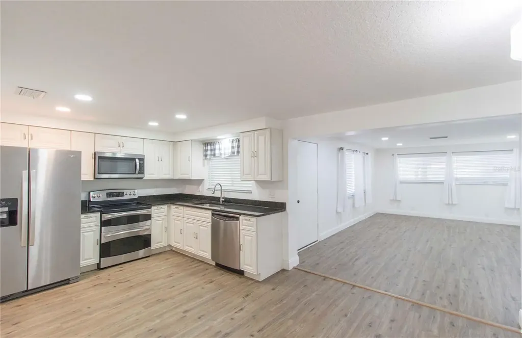 2335 Woodside Way Kissimmee FL 34744