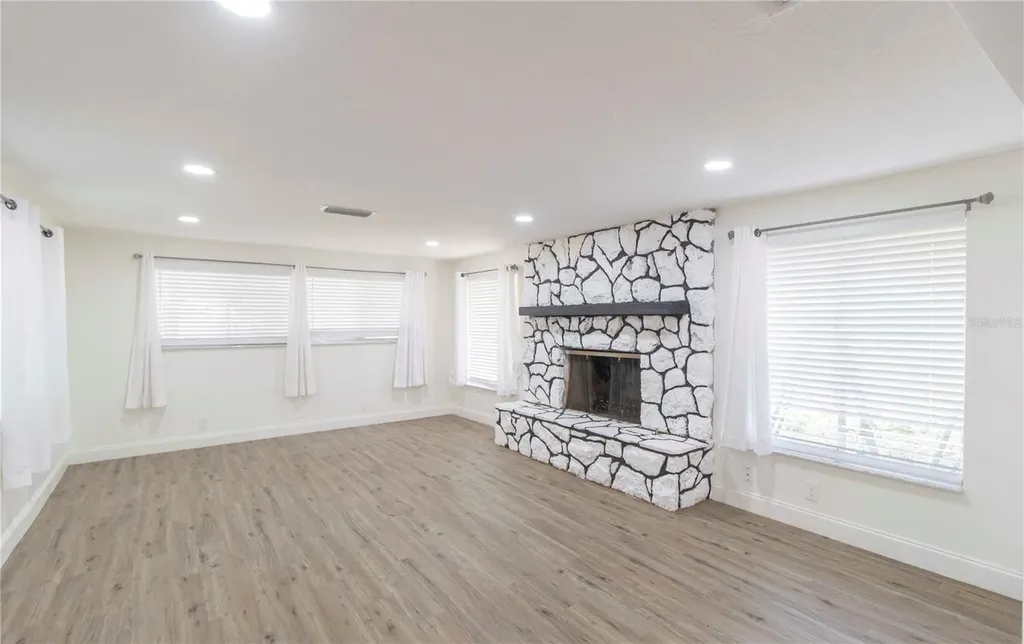 2335 Woodside Way Kissimmee FL 34744