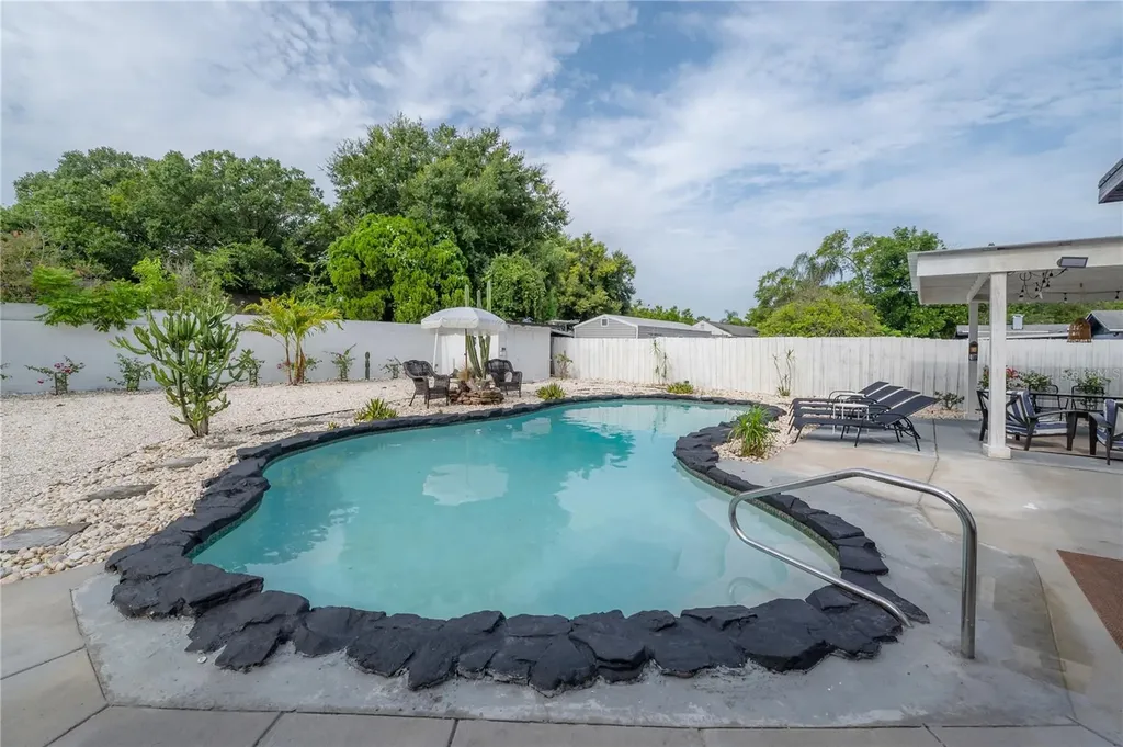 1304 W Bogie Drive Tampa FL 33612
