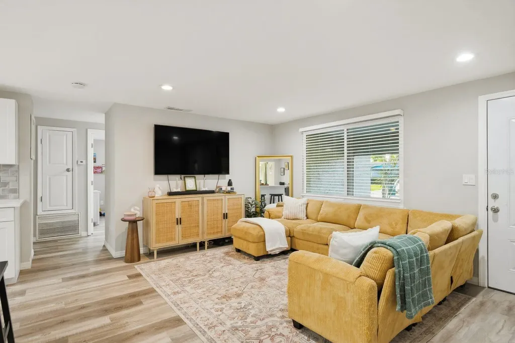 8373 76th Avenue Seminole FL 33777