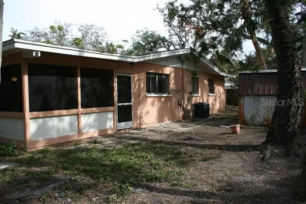 144 Garden Lane Sarasota FL 34242