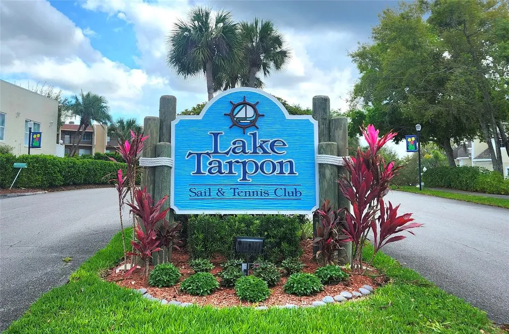 90 S Highland Avenue Tarpon Springs FL 34689