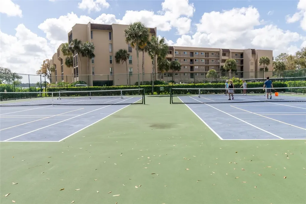 90 S Highland Avenue Tarpon Springs FL 34689