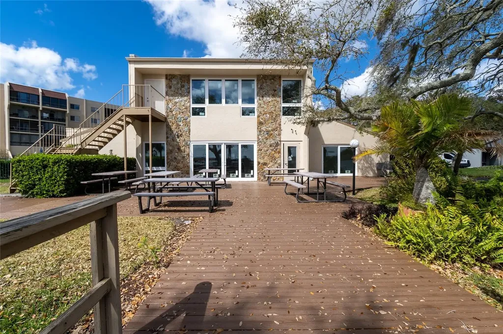 90 S Highland Avenue Tarpon Springs FL 34689