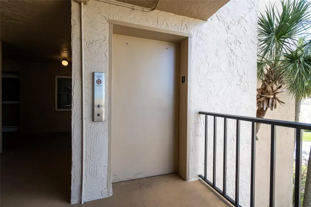 90 S Highland Avenue Tarpon Springs FL 34689