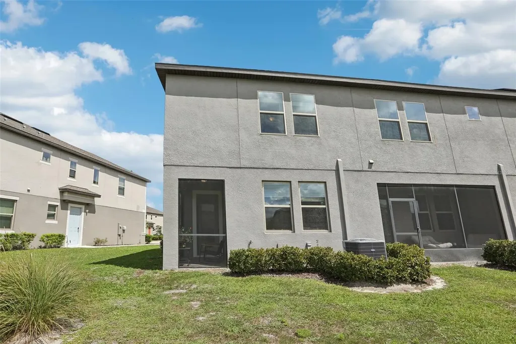 32010 Blue Passing Loop Wesley Chapel FL 33545