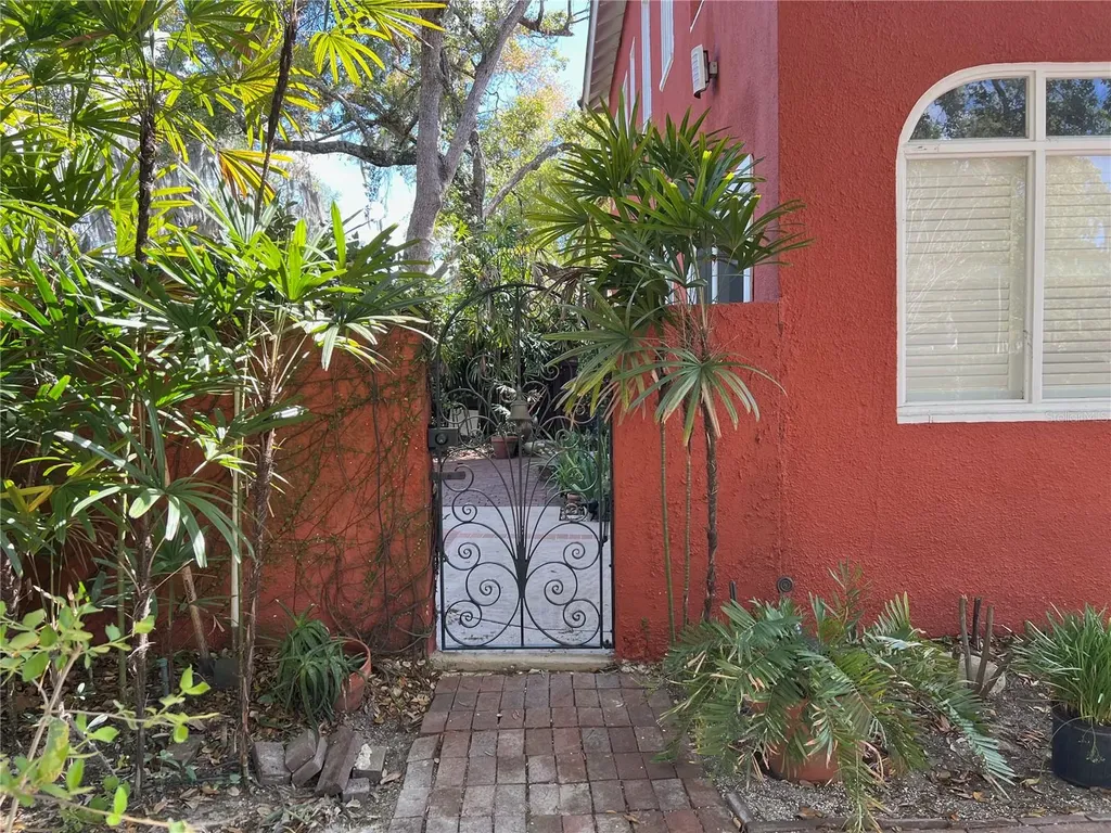 318 Vitoria Avenue Winter Park FL 32789