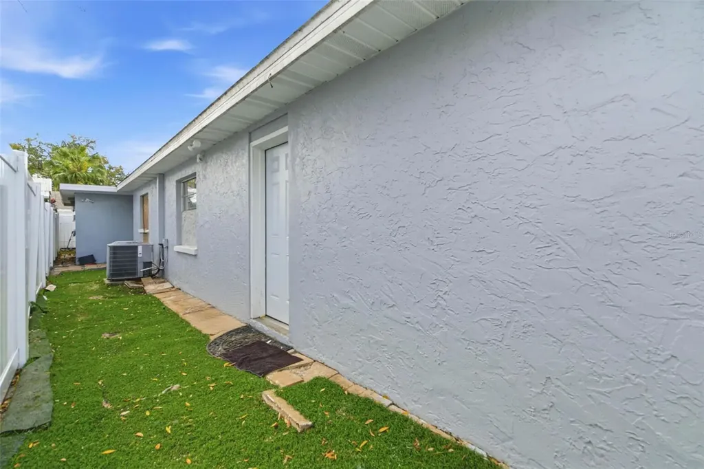 2706 W Powhatan Avenue Tampa FL 33614