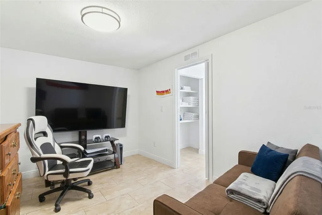 2706 W Powhatan Avenue Tampa FL 33614
