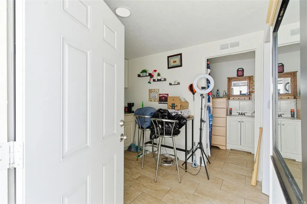 2706 W Powhatan Avenue Tampa FL 33614