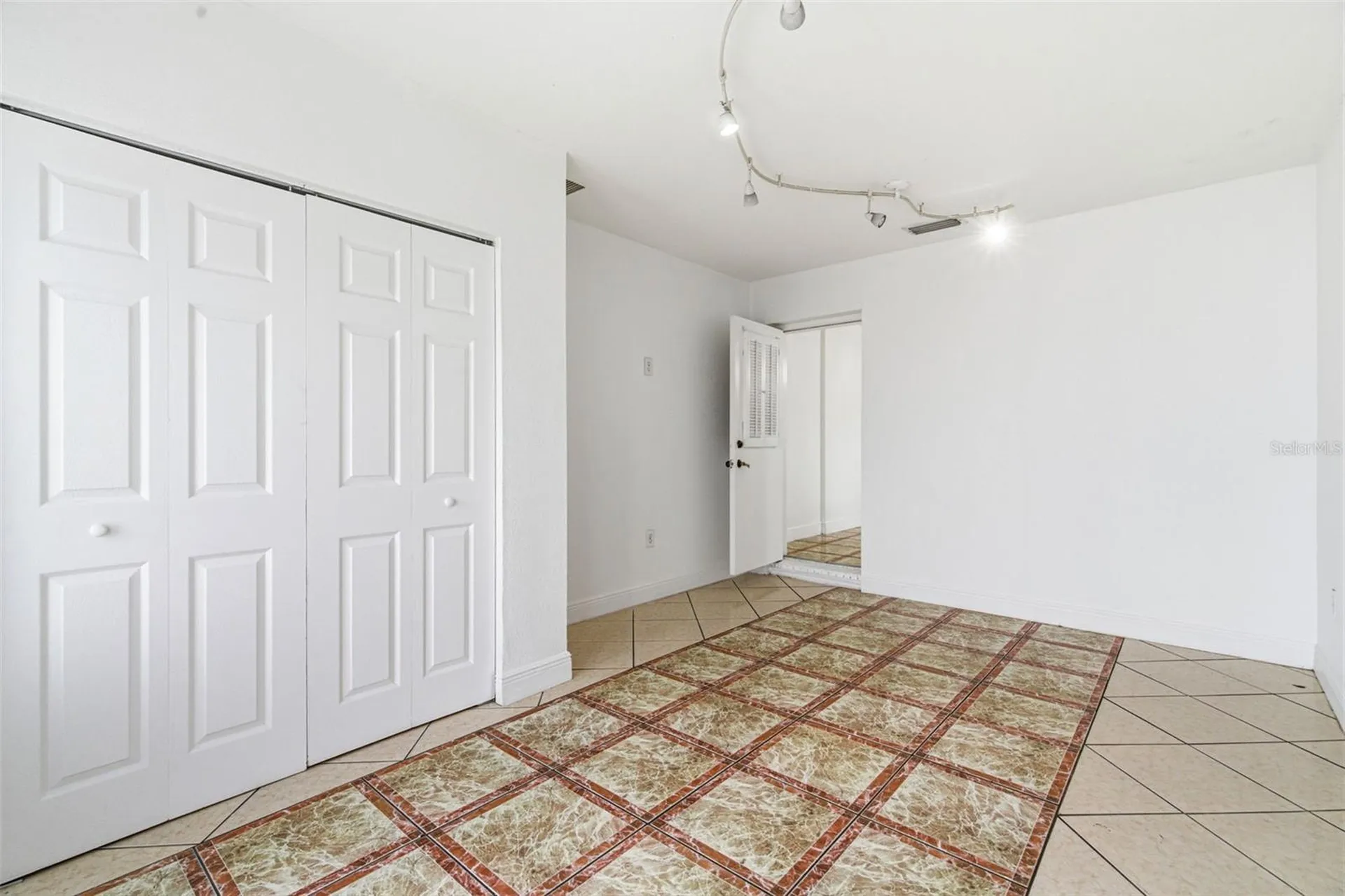 2706 W Powhatan Avenue Tampa FL 33614