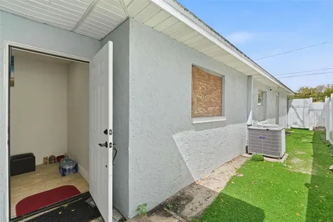 2706 W Powhatan Avenue Tampa FL 33614