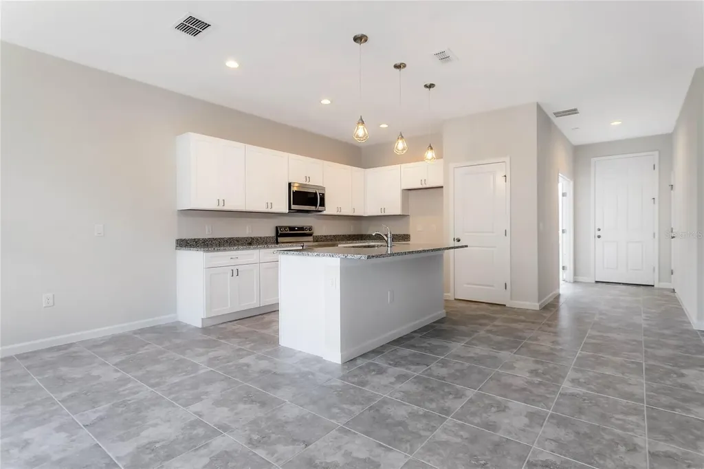3791 Watercliff Circle Grand Island FL 32735