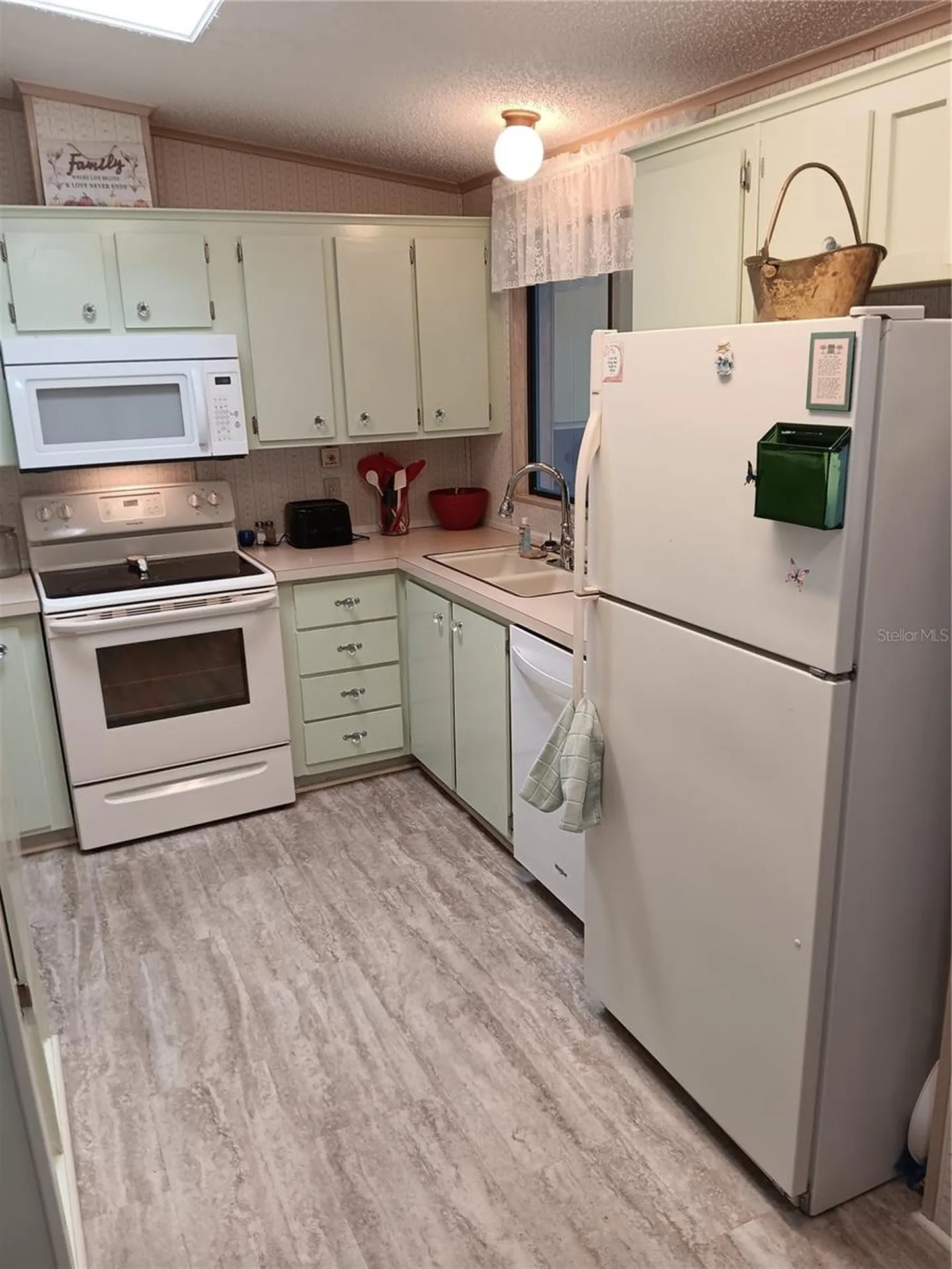 37536 Amigo Drive Zephyrhills FL 33541